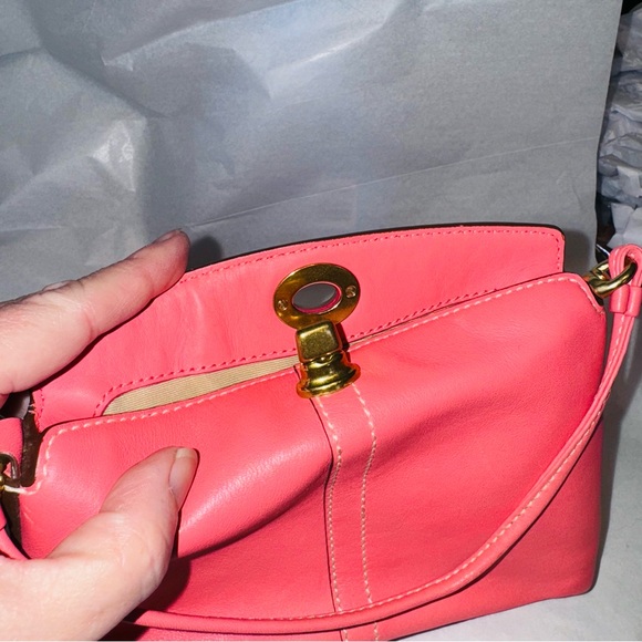 Excellent Condition Barbie Pink Coach Leather Wristlet with Toggle Closure - Picture 9 of 12